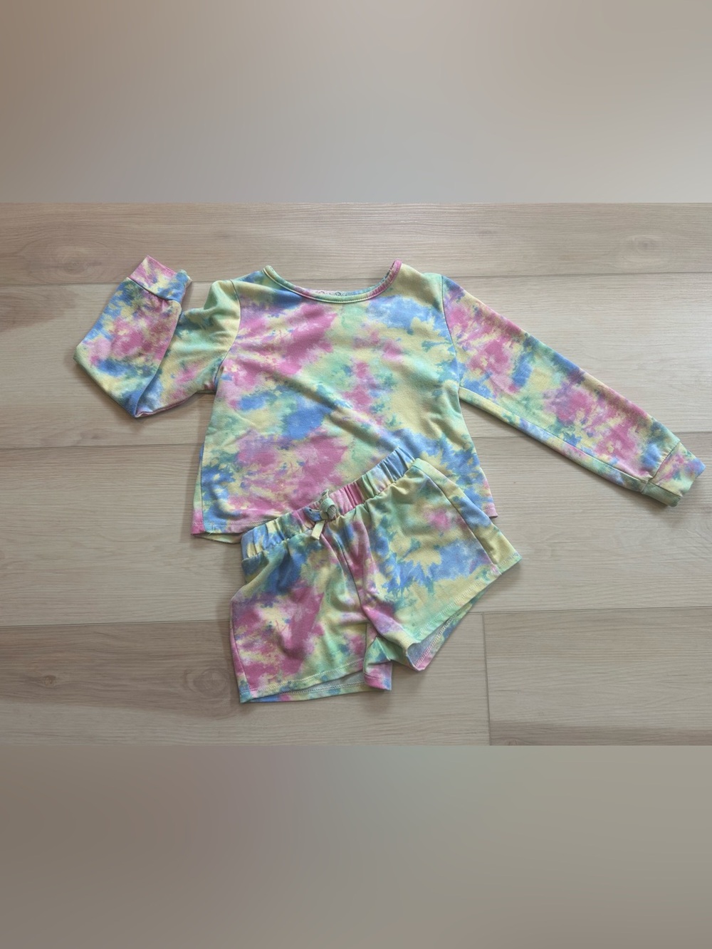 Girls tie-dye long sleeve top and shorts set - size 8